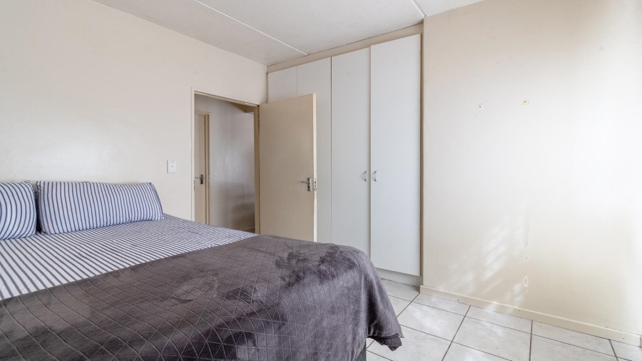 2 Bedroom Property for Sale in Goodwood Central Western Cape